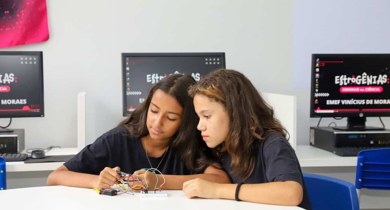 monitora barulho em sala de aula é vice-campeão de desafio global de programação computacional