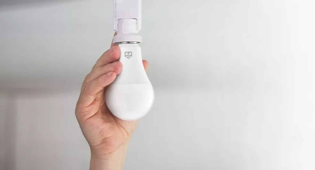Smart Lâmpada da Positivo Casa Inteligente com integração automática