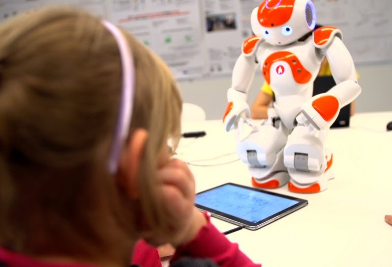 Robôs humanoides ensinam técnicas de enfrentamento para crianças com autismo 10